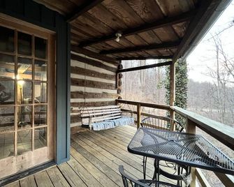 Logwood Cabin Pre Civil War - Lyndhurst - Balcony