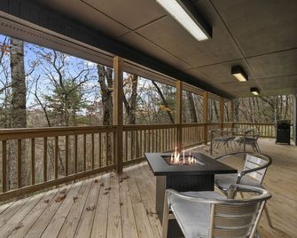 Modern Mountain Cabin in Lake Toxaway: a Spacious Deck Retreat - Lake Toxaway - Balcony