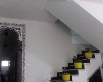 Relax Inn By Marigold Family Guest House - Udaipur - Stairs