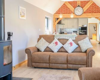 1 Stud Cottage - Norwich - Living room