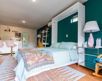 Artsy, Private Gem Near Iconic South Con - Austin - Bedroom