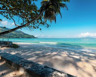 Thalassa Seychelles Hotel Apartments - Бо-Валлон - Пляж