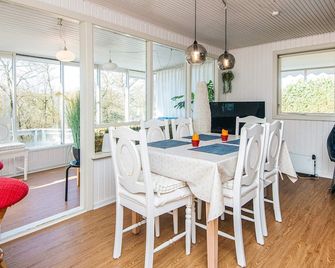 6 person holiday home in Struer-By Traum - Struer - Salle à manger