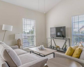 Landing | Incredible 2bd, Clubhouse, Game Room - Houston - Sala