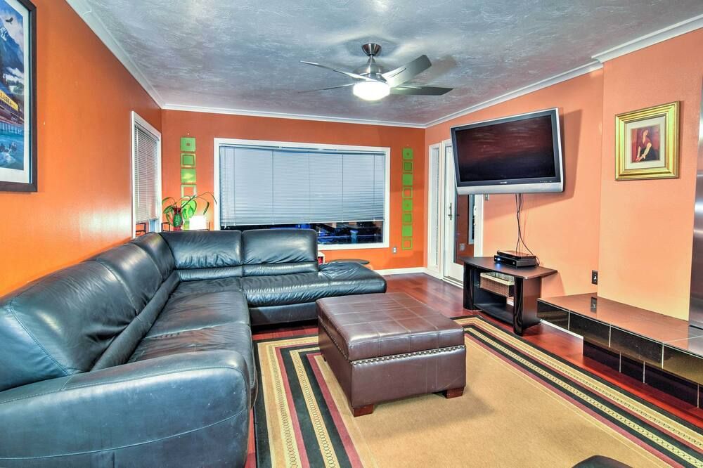 Downtown Anchorage Home, 1 Block to Coastal Trail! - אנקוראג' - סלון