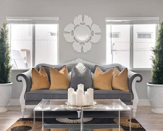 The Orange House- In the Heart of San Diego - סן דייגו - סלון