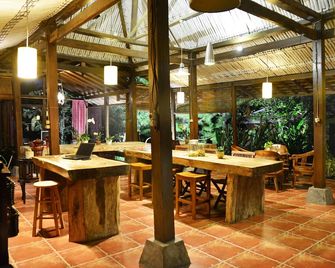 The Riverside Javanese Cottages - Yogyakarta - Restaurante