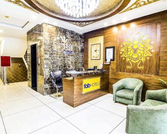 Fabhotel Le Monarque Piccadily Chowk - Chandigarh - Front desk