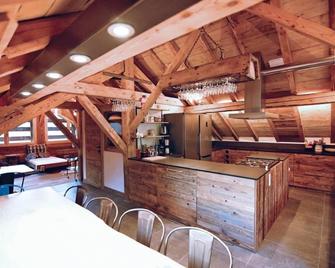 chalet coup de coeur+véhicule 44 ; 9 places à dispo - La Clusaz - Τραπεζαρία