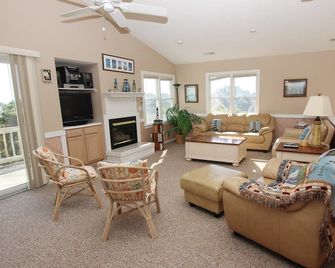 Oceanside, Priv Pool, H Tub, Rec Rm, Pv2, Seaing Is Believing - Duck - Living room