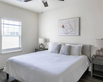 Landing | Chic 1bd, Pool, Yoga Studio - Fort Worth - Bedroom