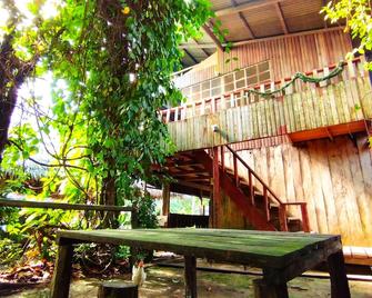 Hospedaje y tours Reina Arriera amazonas colombia - Puerto Nariño - Patio