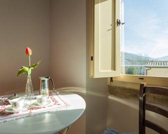Villa Costanzi - Breezy Terrace On The Cucco - Sigillo - Restaurante