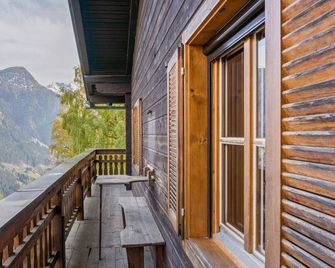 Chalet in Mortschach Near Ski Slopes - Mörtschach - Balcón