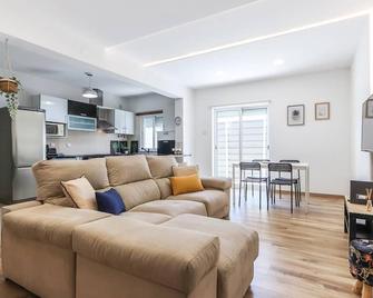 Vita Portucale ! Charneca Caparica Pool - Almada - Living room