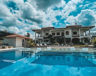 Hotel la Casona Montañesa - Montenegro