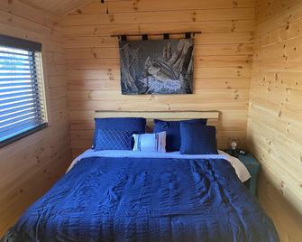 Brush Hog Cabin - Scottsboro - Bedroom