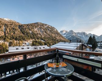 Hotel Cime d'Oro - מדונה די קמפייו - מרפסת