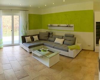 New! Haus am See - Apartment Seeperle - excl. Equipment, 60m² Seeterrasse - Зангергаузен - Вітальня