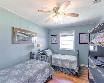 Cajun Yacht Club Home Home - Grand Isle - Bedroom