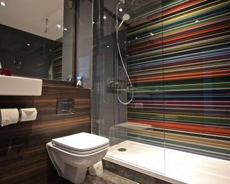 Village Hotel Nottingham - Nottingham - Bathroom