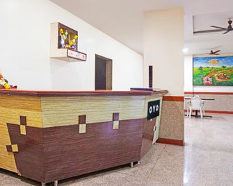 Hotel O Sarthak lodging - Pirangut - Front desk