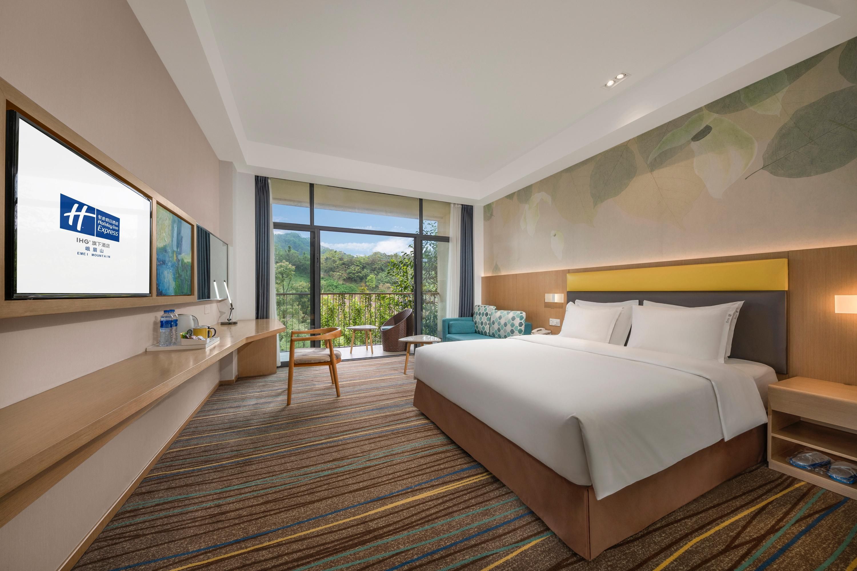 Holiday Inn Express Emei Mountain By IHG - Leshan - Bedroom