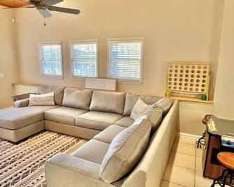 Amazing Lake / Mountain Setting - Westminster - Living room