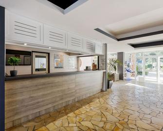 Pierre & Vacances Residence La Pinede - Hyères - Accueil