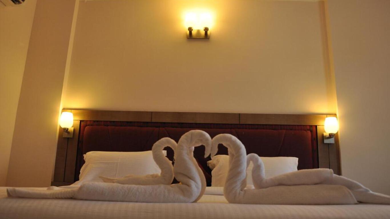 Chandra Royal Inn
