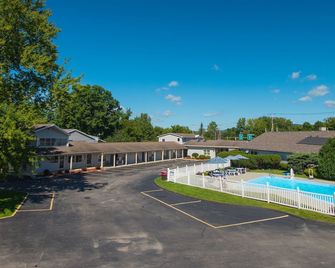 New Englander Inn Bennington - Bennington