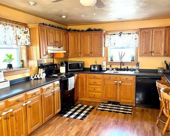 Misty Mountain Lookout-2 miles to Ohiopyle - Mill Run - Cocina