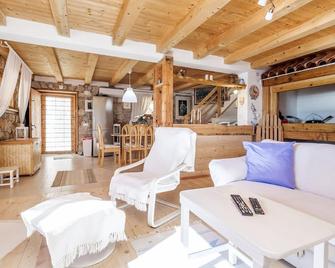 Gorgeous Home In Lukovo Sugarje - Lukovo Šugarje - Sala de estar