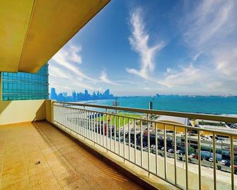 Luxurious 3-Bedroom Sea View - Riffa - Balcony