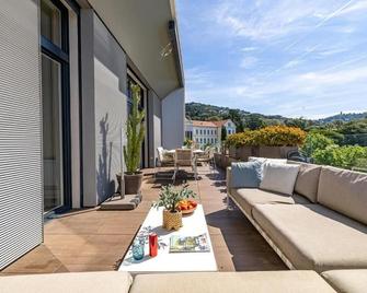 Picturesque Views from a Radiant Penthouse - Cannes - Balcony