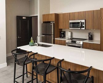 Downtown Condo Under The Stars! - Grand Island - Keuken