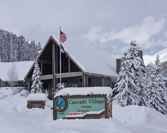 Charmed Chateau | Pool, Hottub, Ski Shuttle, Tennis, Mtn Views! Cascade #350 - Rico - Edificio