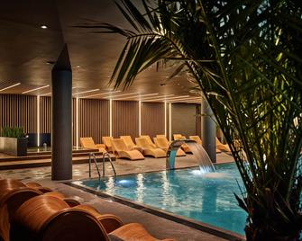 AC Hotel by Marriott Krakow - קראקוב - בריכה