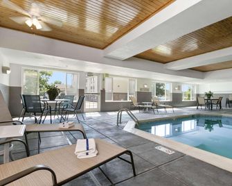 Country Inn & Suites by Radisson, Greeley, CO - Greeley - Pool