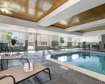 Country Inn & Suites by Radisson, Greeley, CO - Greeley - Uima-allas