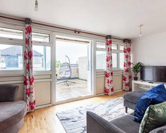 Spacious Home by Lee Valley Rafting Waltham Cross - Waltham Cross - Sala de estar