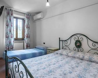 Bright Flat with Private parking! - Lucques - Chambre