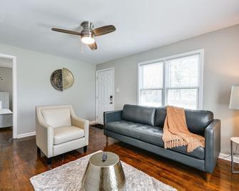 Updated Jamestown Home - 5 Mi To Hpu! - Jamestown - Sala de estar