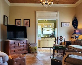 Das Meyer Haus - Luxe Victorian - Schulenburg - Wohnzimmer