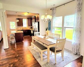 Spacious home in Chesapeake - Chesapeake - Comedor