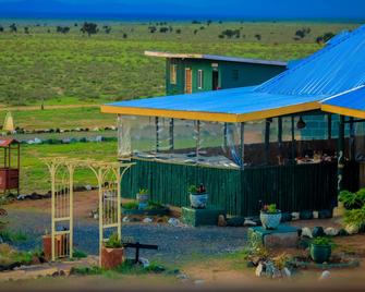 Amanya 1-Bed Zebra Tent - Amboseli - Building