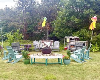 Cape View Motel - North Truro - Innenhof