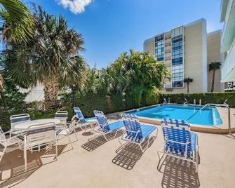Charming and Spacious Studio - Clearwater Beach - Pool