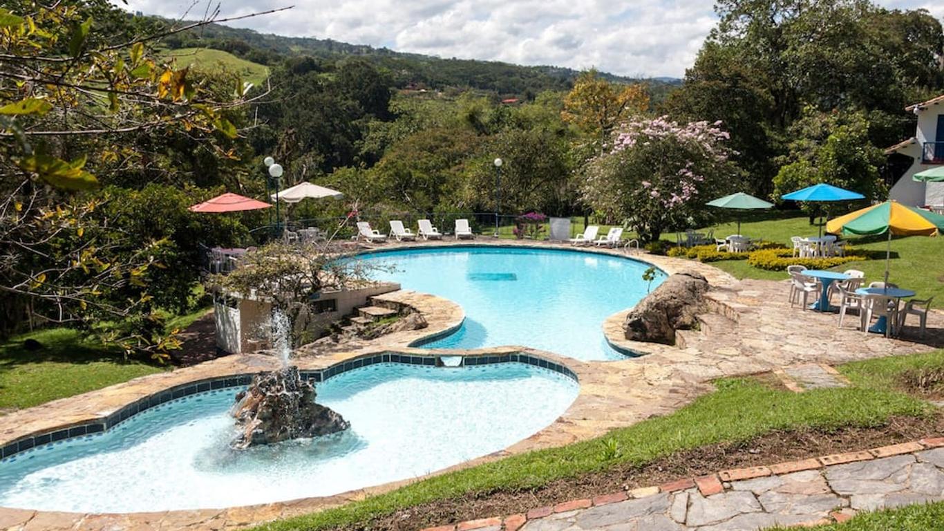 أوتل كامبيسترى لوس آرايانيس