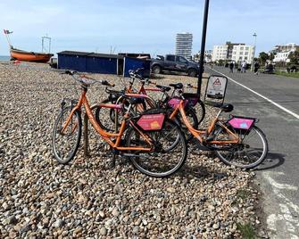 Worthing Beach 180 - 2 Bed Seafront Apartment With Private Parking - Worthing